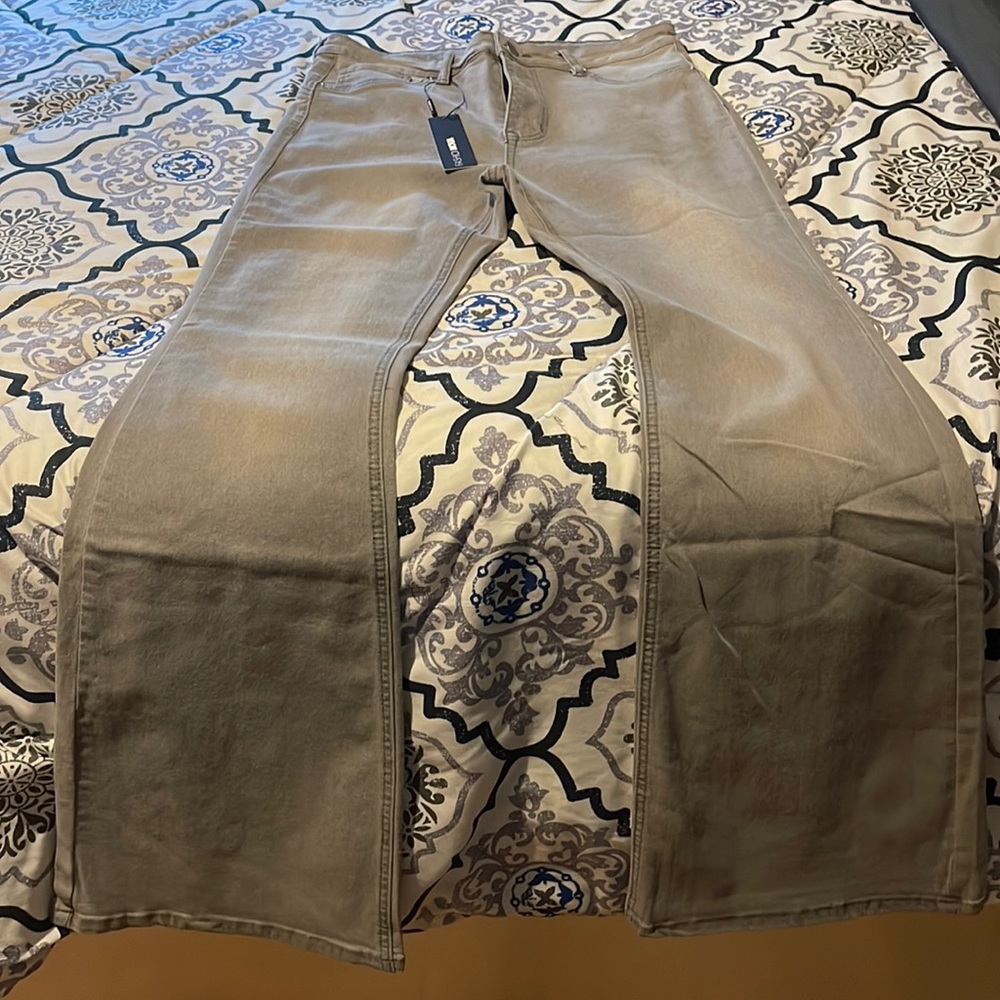 Brand new women’s fashion nova jeans—booty lifting stretch flare
